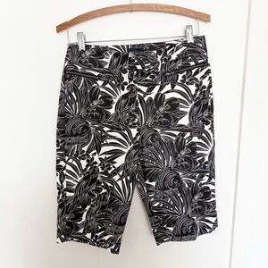 White House Black Market The 12" Bermuda Shorts Women 4 Tropical‎ Parrot Swan